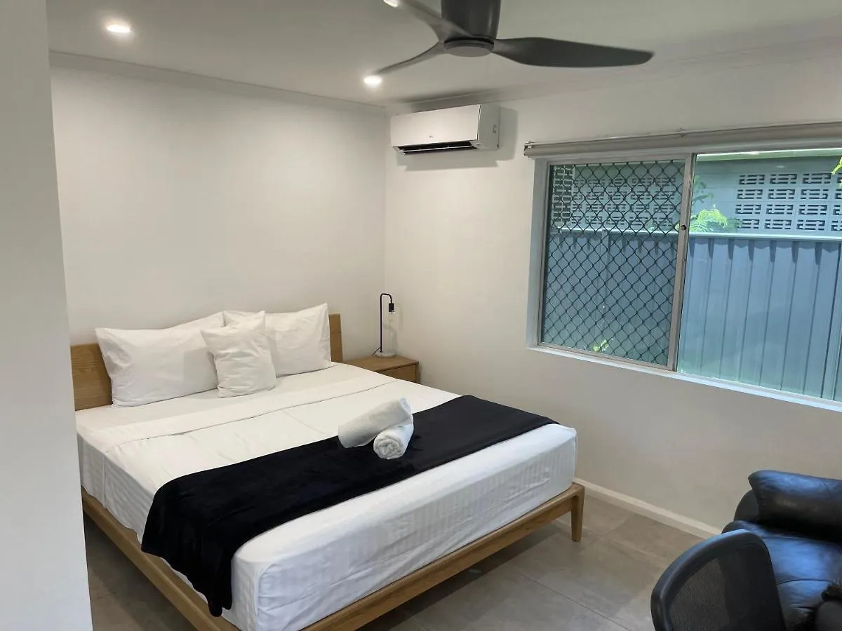 Cairns / Edge Hill Stylish Villa A